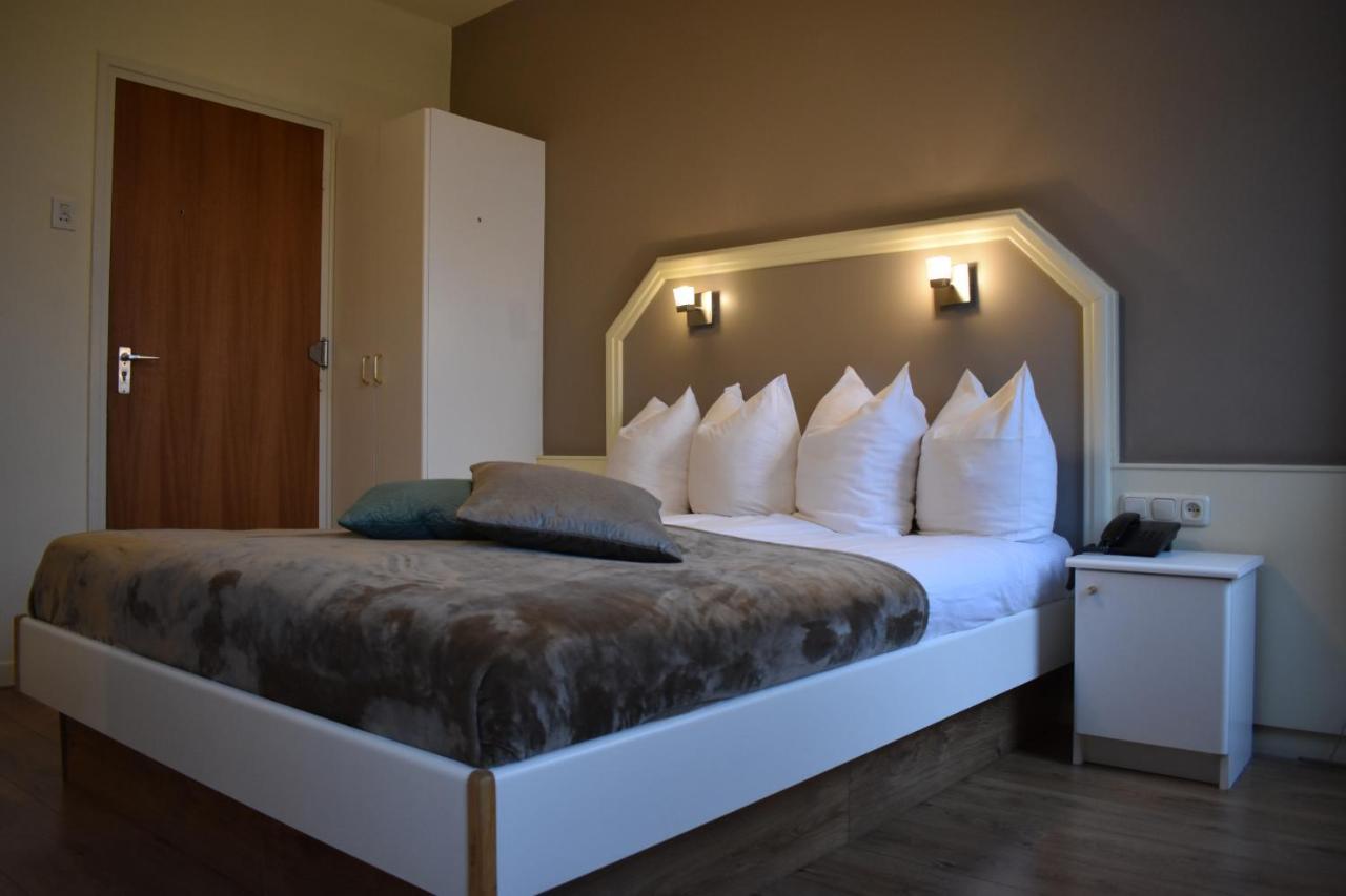 Smaller Budget Double Room,1186603693:JPEG